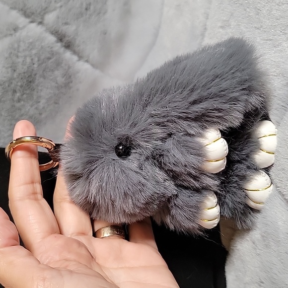 BUNNY KEYCHAIN - Picture 2 of 5